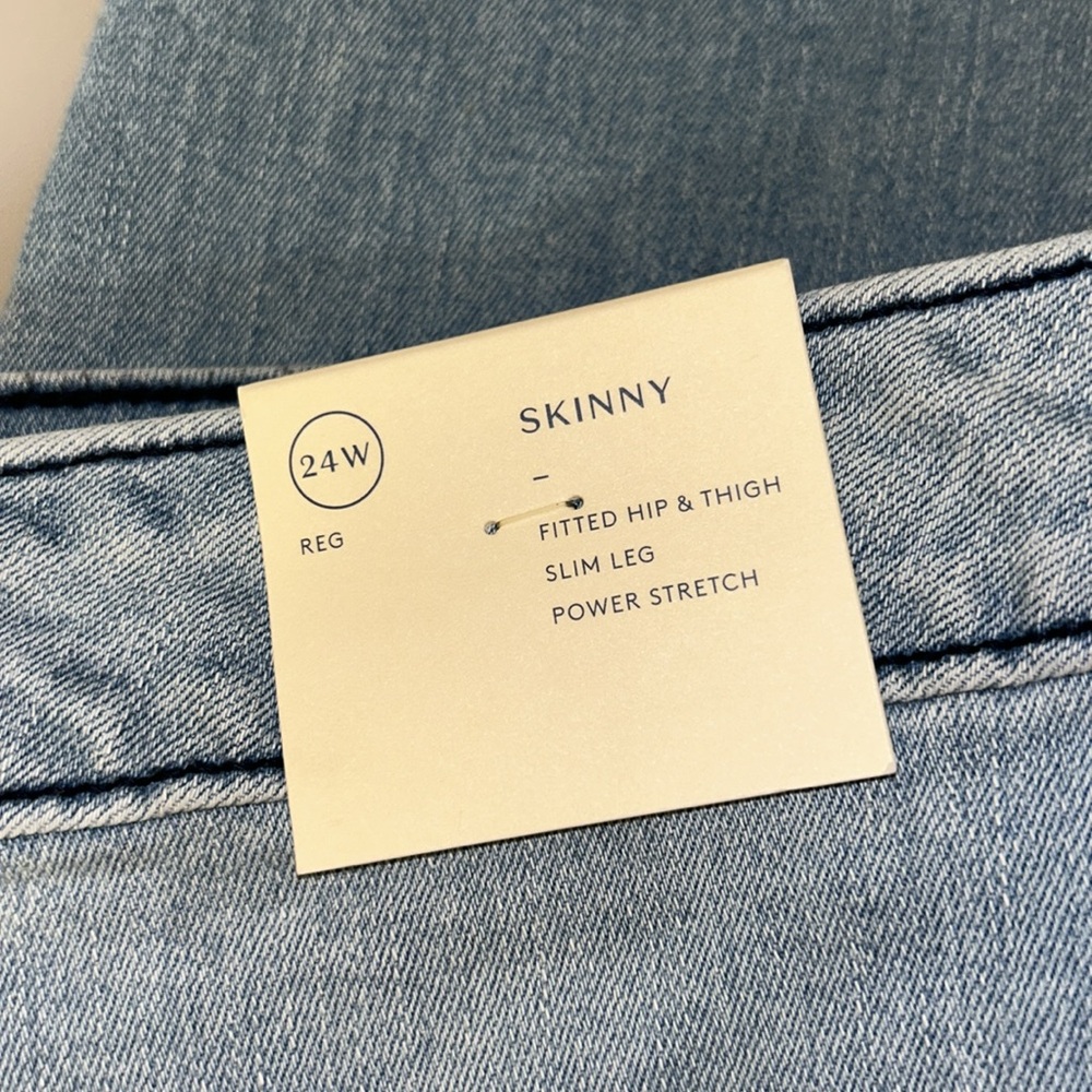 NWT Universal Thread embroidered jeans - Picture 4 of 13